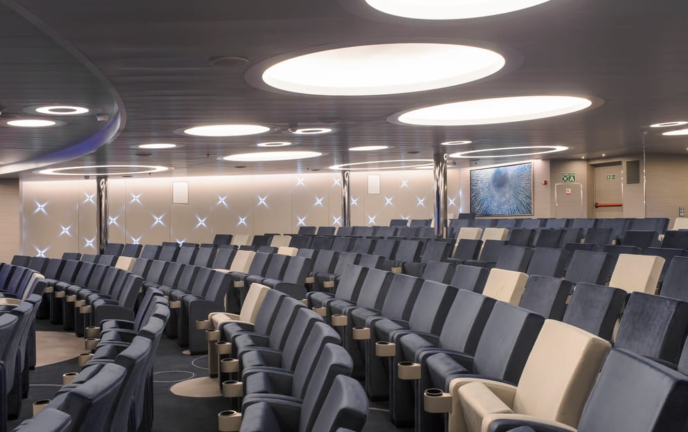 Ponant, Le Lyrial Theatre ©PONANT François Lefebvre.jpg